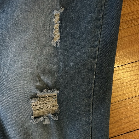 BLEU brand Distressed Jean Capris size 12 - Picture 3 of 6